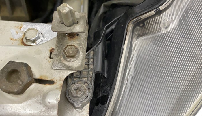 2016 Maruti Ciaz VXI+, Petrol, Manual, 53,544 km, Right headlight - Clamp has minor damage