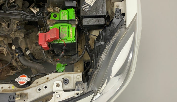 2018 Maruti Swift ZXI PLUS, CNG, Manual, 88,992 km, Left headlight - Clamp has minor damage