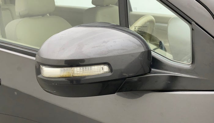 2016 Maruti Ertiga VXI ABS, Petrol, Manual, 38,683 km, Right rear-view mirror - Indicator light has minor damage