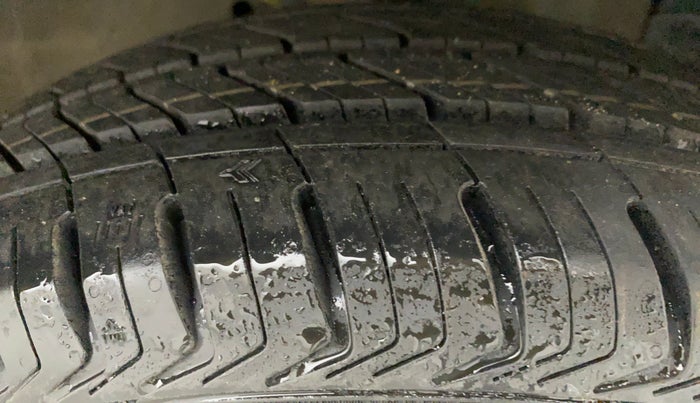 2016 Maruti Ertiga VXI ABS, Petrol, Manual, 38,683 km, Right Front Tyre Tread