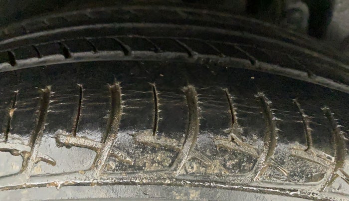 2016 Maruti Ertiga VXI ABS, Petrol, Manual, 38,683 km, Left Rear Tyre Tread