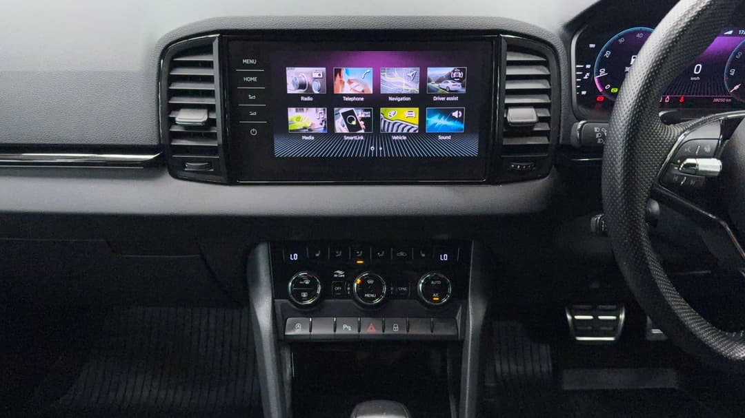 2022 SKODA Karoq Sportline (4x4) 140tsi, Automatic, 38050 km, Center Console