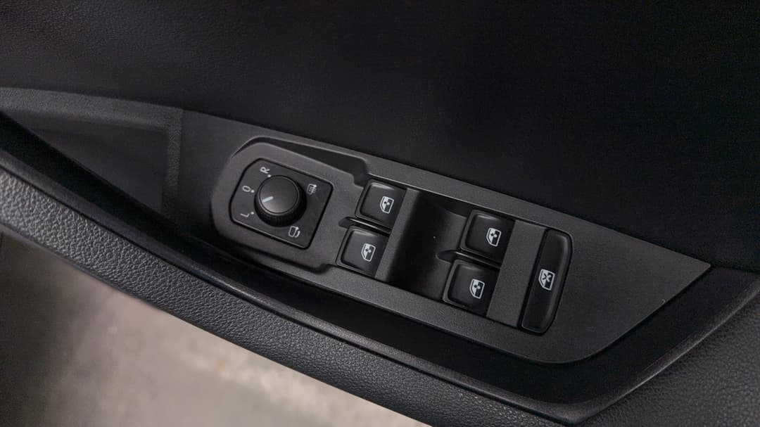 2022 SKODA Karoq Sportline (4x4) 140tsi, Automatic, 38050 km, Drivers Side Door Panel Controls