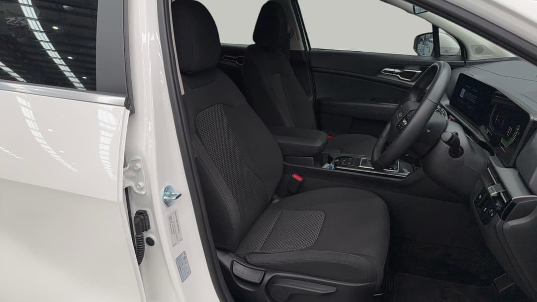 2025 Kia Sportage S (FWD), Automatic, 5491 km, Right Side Front Door Cabin View