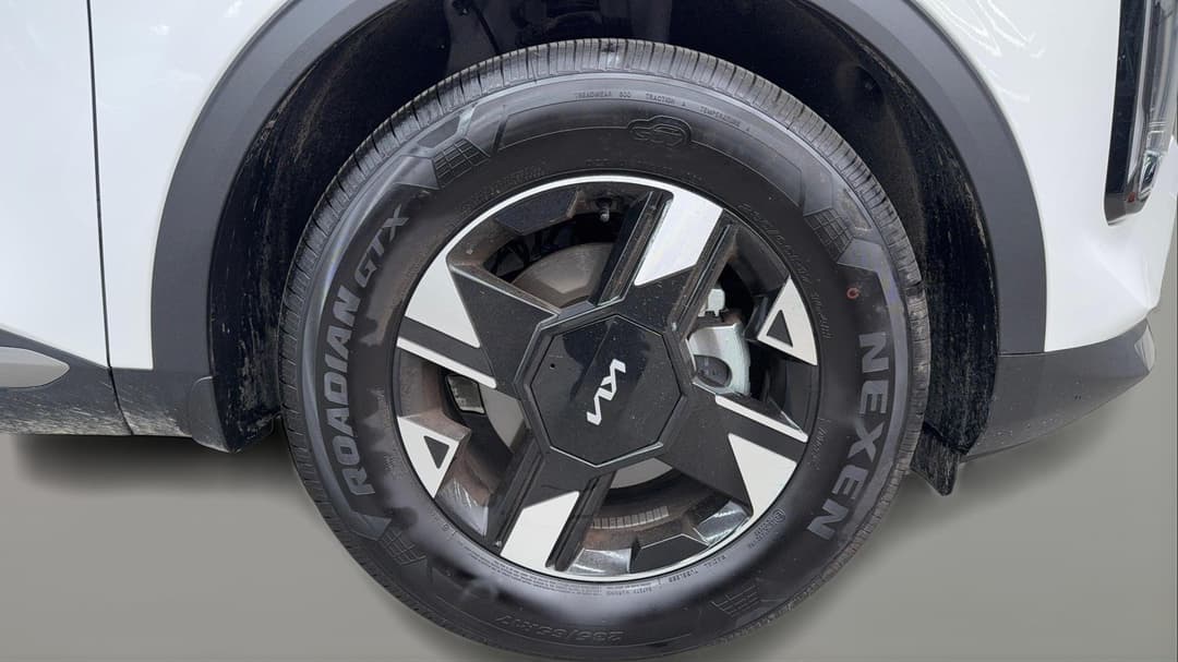 2025 Kia Sportage S (FWD), Automatic, 5491 km, Right Front Wheel