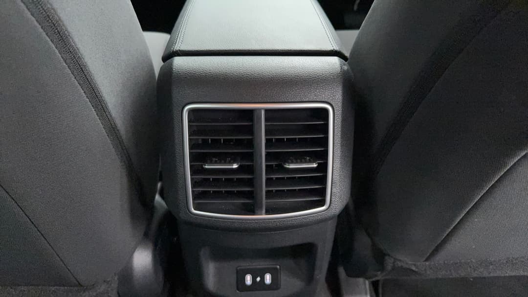 2025 Kia Sportage S (FWD), Automatic, 5491 km, Rear A/C Vent