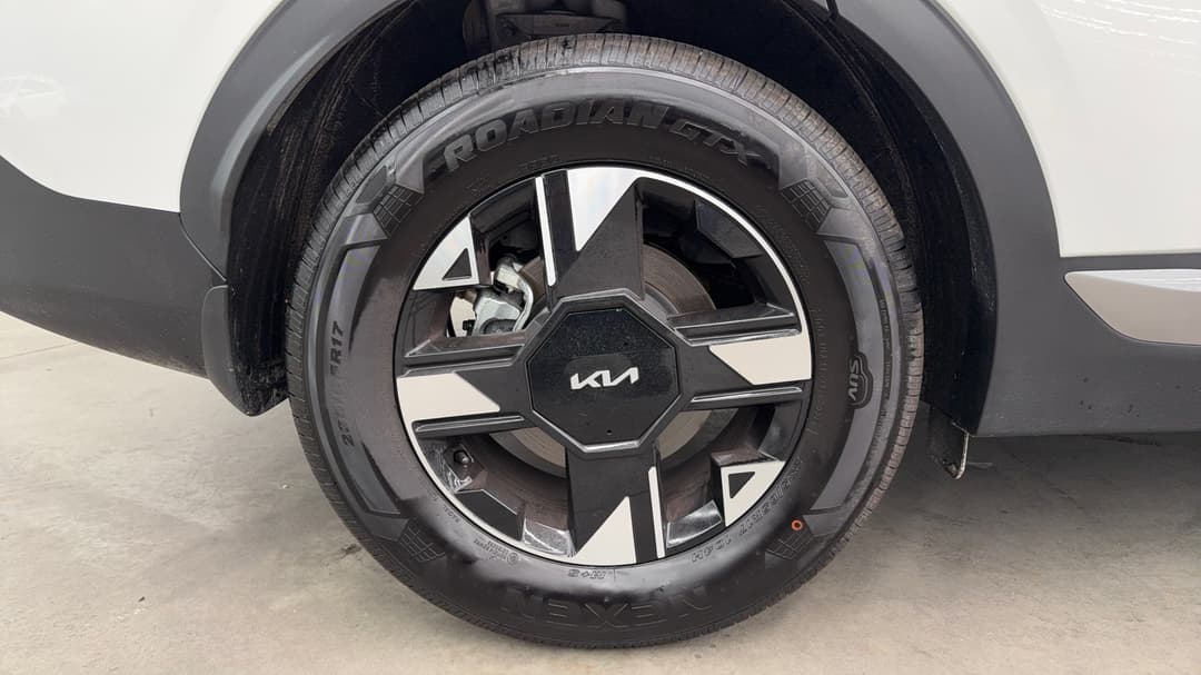 2025 Kia Sportage S (FWD), Automatic, 5491 km, Right Rear Wheel