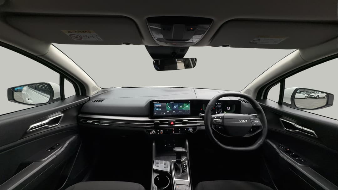 2025 Kia Sportage S (FWD), Automatic, 5491 km, Dashboard View