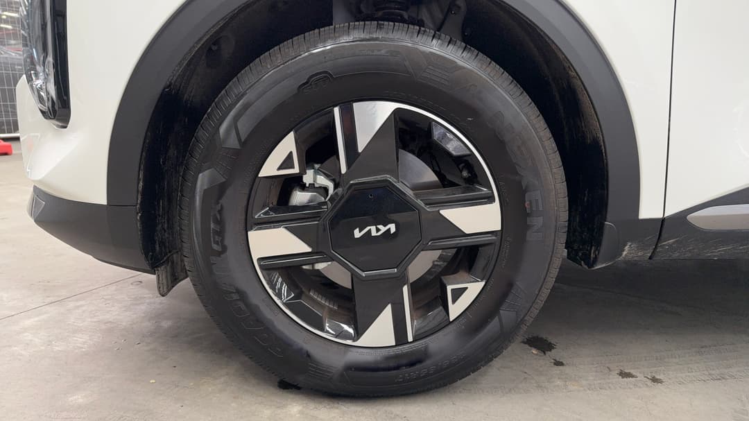 2025 Kia Sportage S (FWD), Automatic, 5491 km, Left Front Wheel