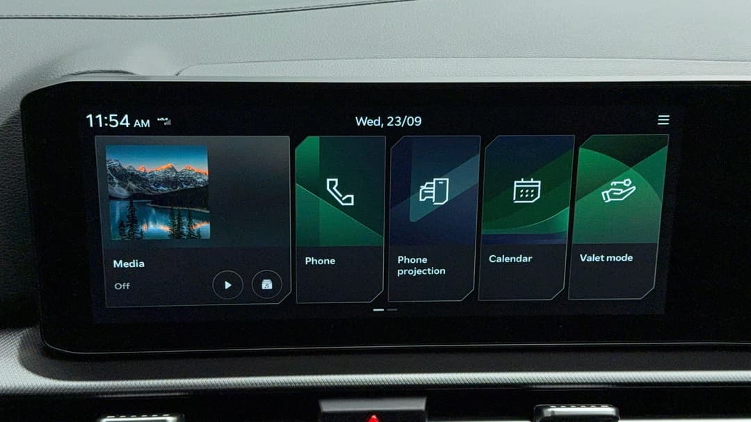 2025 Kia Sportage S (FWD), Automatic, 5491 km, Infotainment System