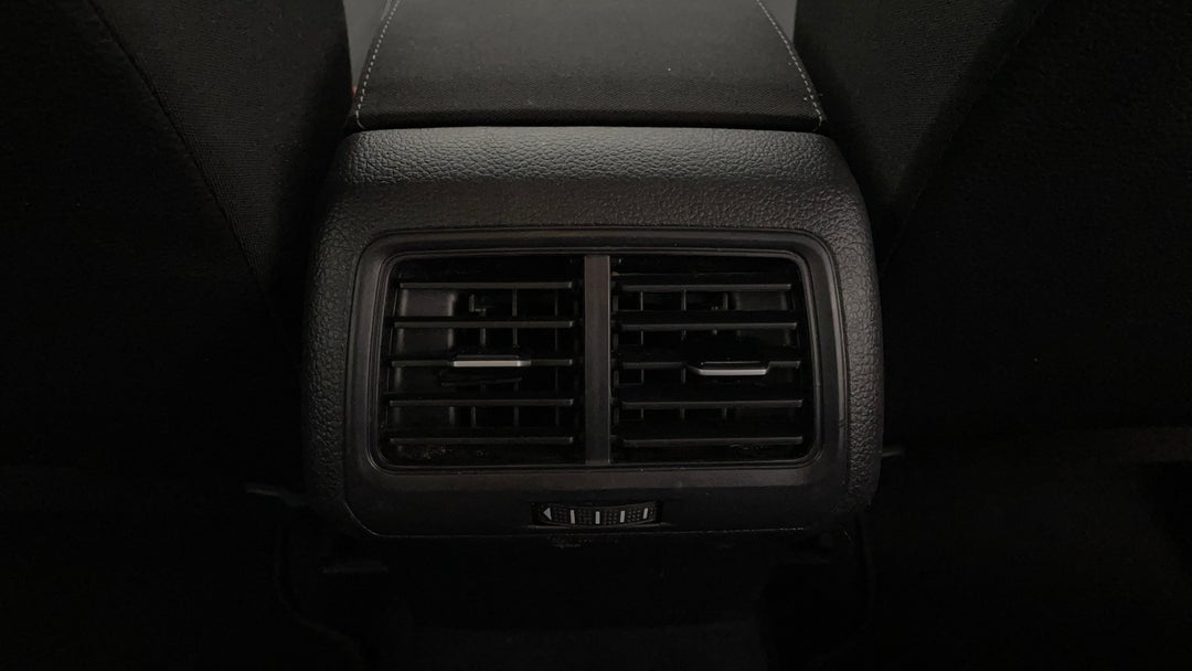 2017 Volkswagen Golf 92 Tsi Trendline, Automatic, 90201 km, Rear A/C Vent