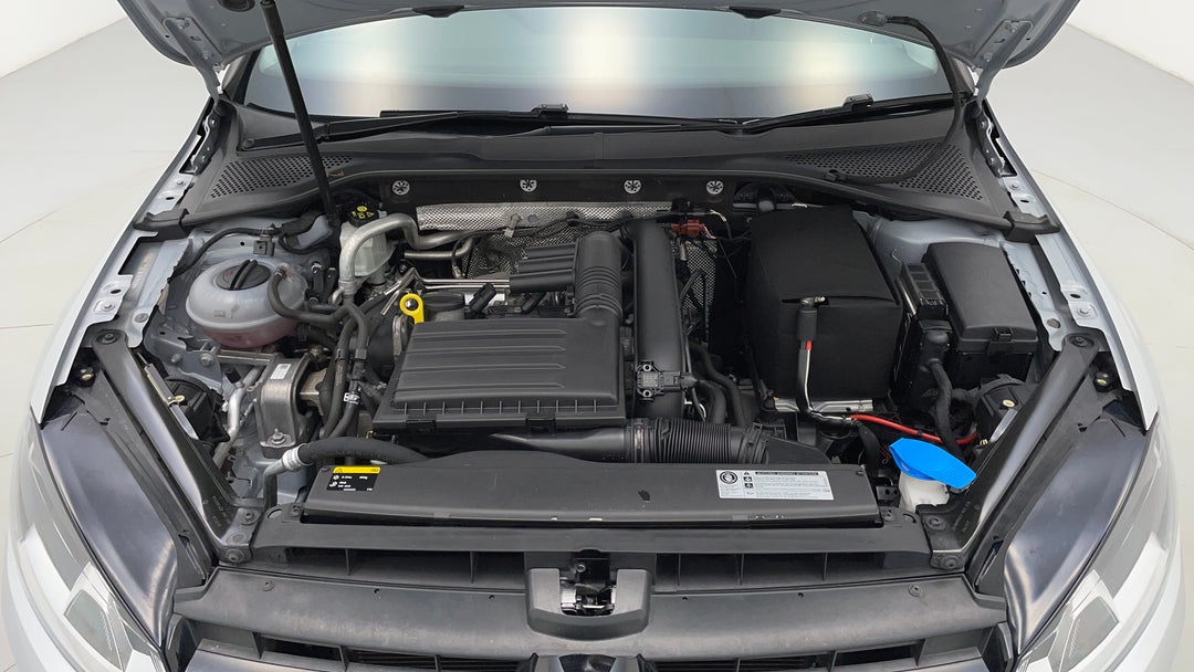 2017 Volkswagen Golf 92 Tsi Trendline, Automatic, 90201 km, Open Bonnet (Engine)