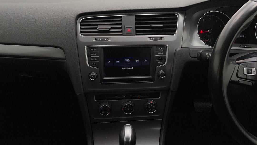 2017 Volkswagen Golf 92 Tsi Trendline, Automatic, 90201 km, Center Console