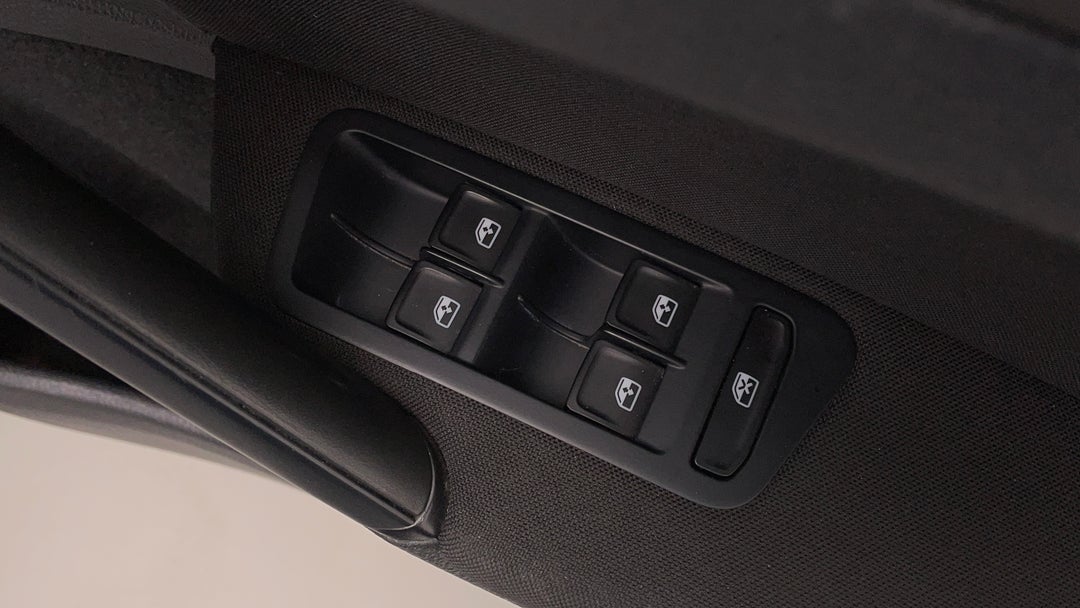 2017 Volkswagen Golf 92 Tsi Trendline, Automatic, 90201 km, Drivers Side Door Panel Controls