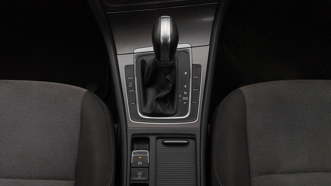 2017 Volkswagen Golf 92 Tsi Trendline, Automatic, 90201 km, Gear Lever 