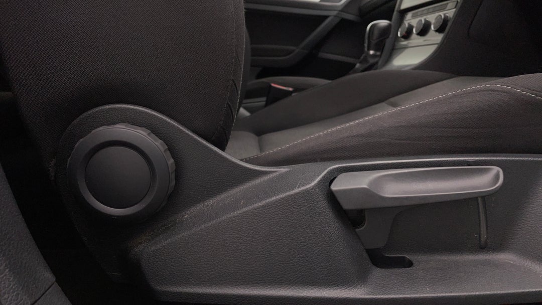 2017 Volkswagen Golf 92 Tsi Trendline, Automatic, 90201 km, Drivers Side Adjustment Panel