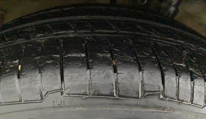 2014 Maruti Ertiga ZXI, Petrol, Manual, 62,134 km, Right Rear Tyre Tread