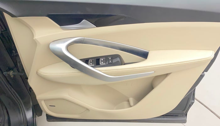 2021 MG HECTOR SHARP 1.5 PETROL CVT, Petrol, Automatic, 32,496 km, Driver Side Door Panels Control