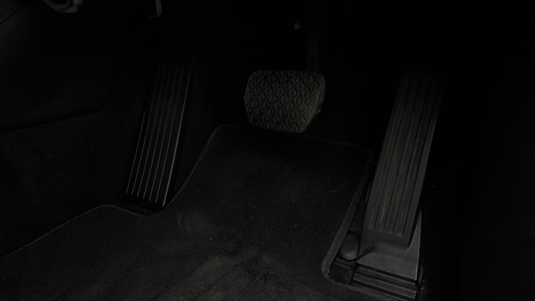 2020 Mazda 3 G20 Evolve, Automatic, 47396 km, Pedals and Footmat