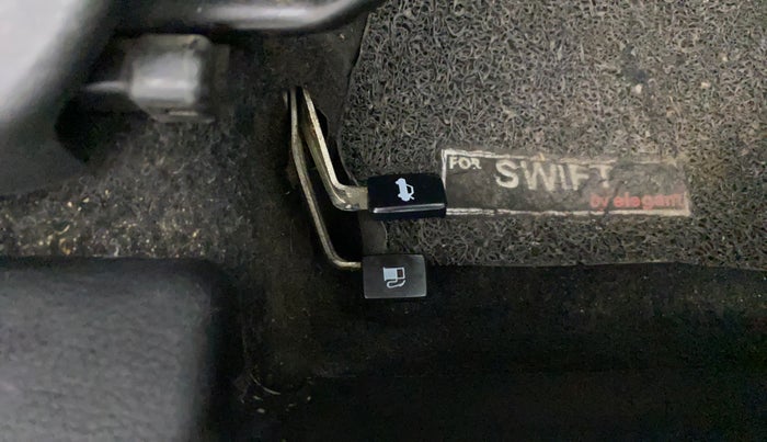 2013 Maruti Swift VXI, Petrol, Manual, 55,976 km, Flooring - Dicky opening lever is not working