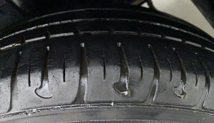 2015 Hyundai Xcent S 1.2, Petrol, Manual, 25,072 km, Left Front Tyre Tread