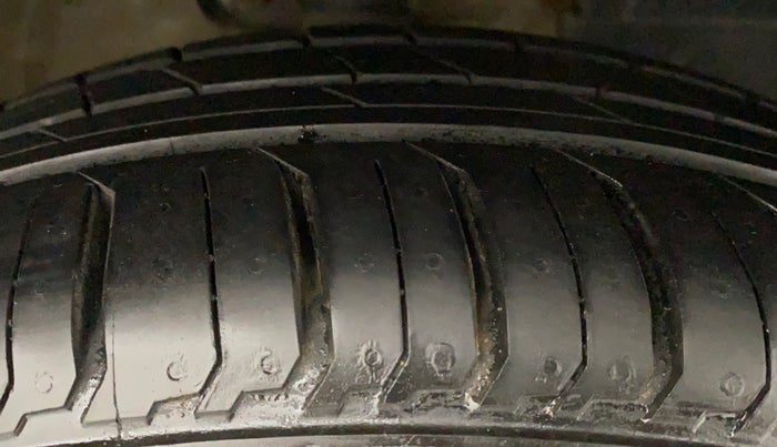 2018 Mahindra KUV 100 NXT K8 D 6 STR, Diesel, Manual, 47,726 km, Right Front Tyre Tread