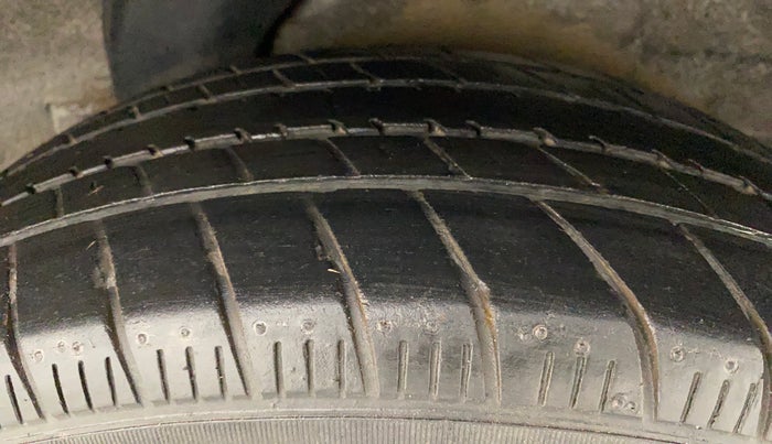2011 Hyundai i20 MAGNA 1.2, Petrol, Manual, 60,009 km, Left Rear Tyre Tread