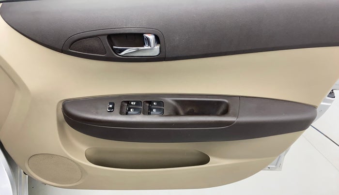 2011 Hyundai i20 MAGNA 1.2, Petrol, Manual, 60,009 km, Driver Side Door Panels Control