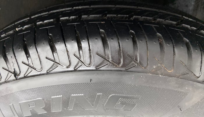 2013 Maruti Ritz VDI, Diesel, Manual, 58,094 km, Left Rear Tyre Tread