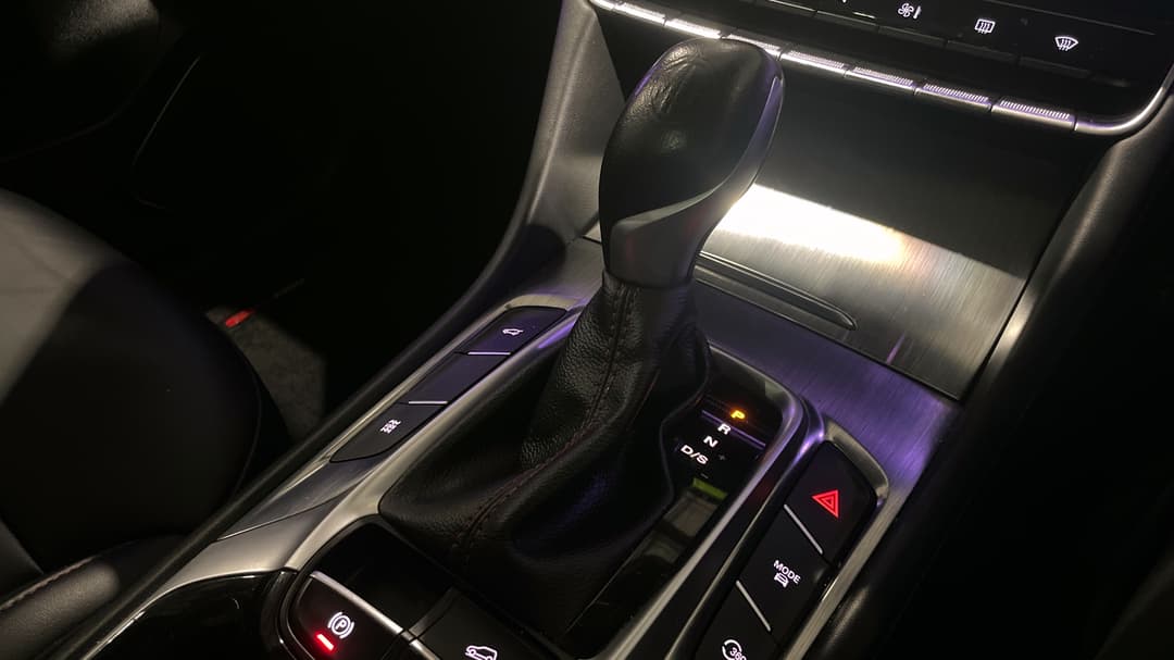 2021 MG HS Essence X, Automatic, 76765 km, Gear Lever 