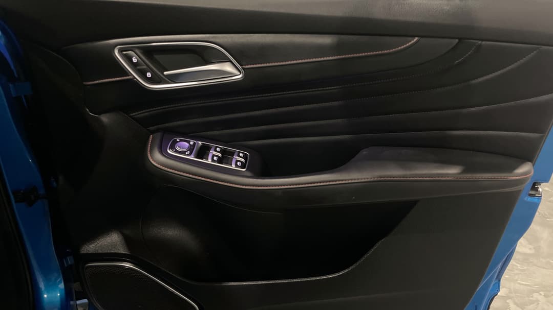 2021 MG HS Essence X, Automatic, 76765 km, Speaker View
