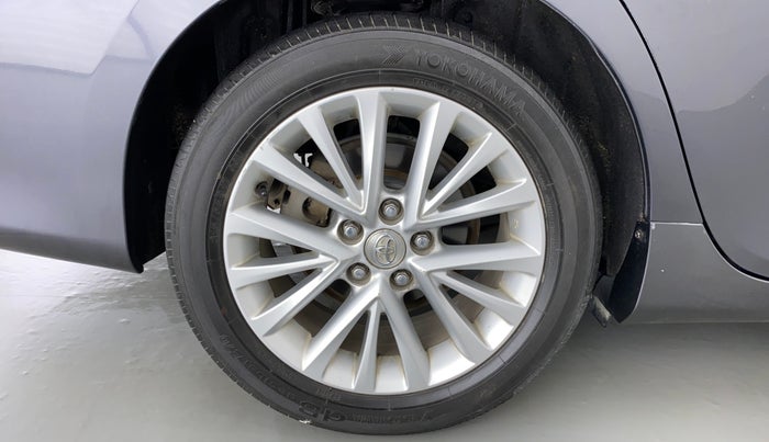 2016 Toyota Camry HYBRID, Petrol, Automatic, 87,702 km, Right Rear Wheel