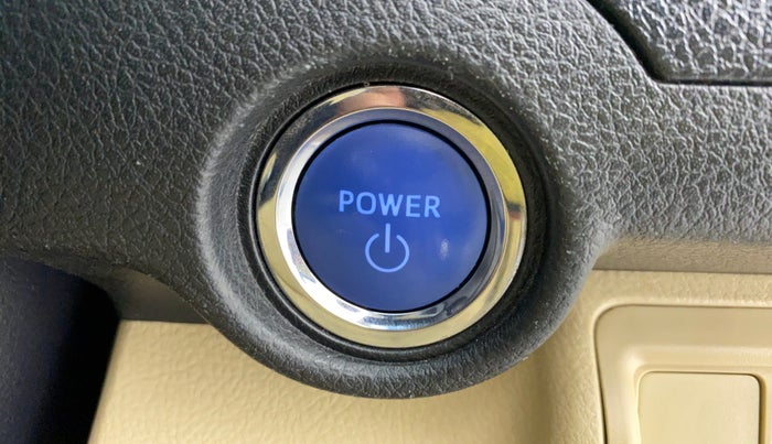 2016 Toyota Camry HYBRID, Petrol, Automatic, 87,702 km, Keyless Start/ Stop Button