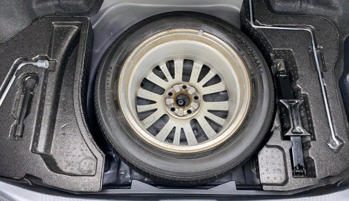 2016 Toyota Camry HYBRID, Petrol, Automatic, 87,702 km, Spare Tyre