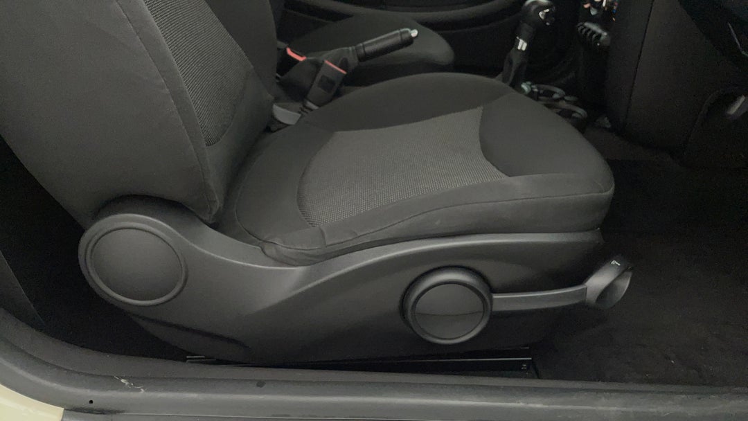 2012 MINI Cooper Ray, Automatic, 137877 km, Drivers Side Adjustment Panel
