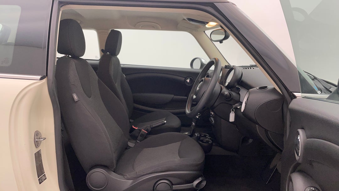 2012 MINI Cooper Ray, Automatic, 137877 km, Right Side Front Door Cabin View