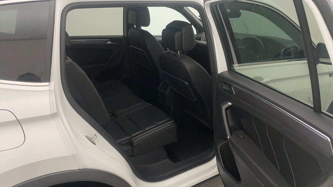 2020 Volkswagen Tiguan Allspace 162 Tsi Highline, Automatic, 114168 km, Right Side Rear Door Cabin View
