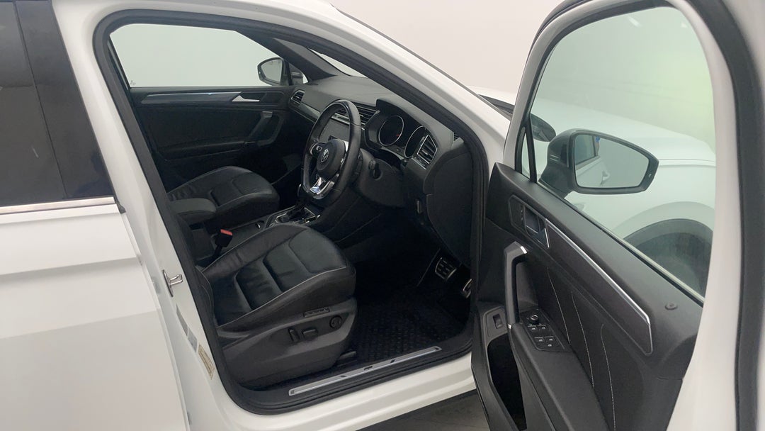 2020 Volkswagen Tiguan Allspace 162 Tsi Highline, Automatic, 114168 km, Right Side Front Door Cabin View