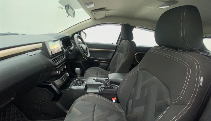 2022 Renault Kiger RXT 1.0 AMT, Petrol, Automatic, 4,062 km, Right Side Front Door Cabin