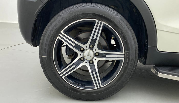 2019 Mahindra XUV300 1.2 W4 MT, Petrol, Manual, 18,143 km, Right Rear Wheel