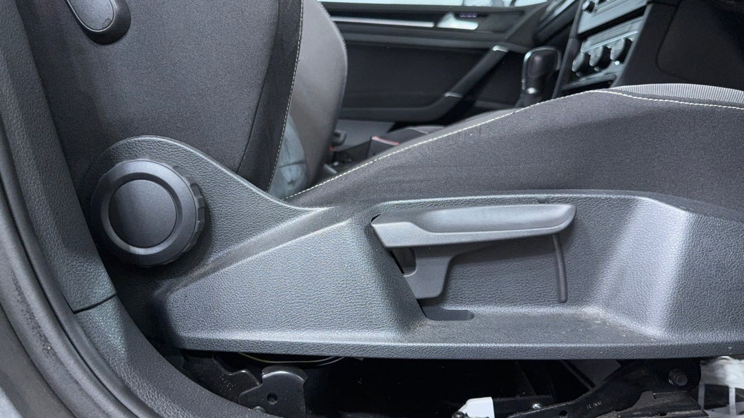 2015 Volkswagen Golf 103 Tsi Highline, Automatic, 55091 km, Drivers Side Adjustment Panel