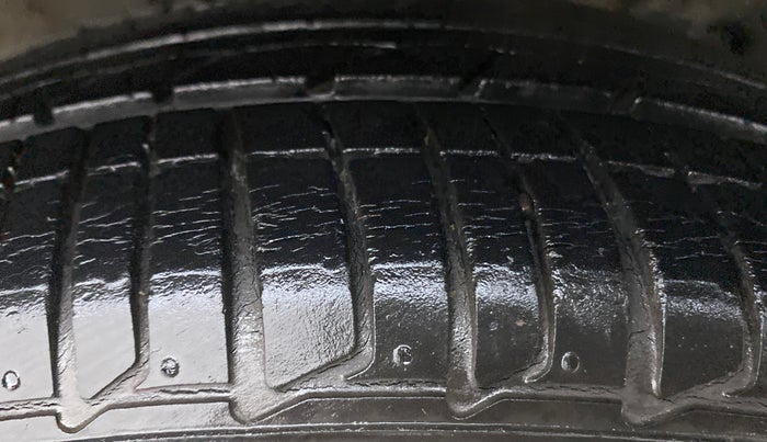 2017 Tata TIGOR XZ 1.2 REVOTRON OPT, Petrol, Manual, 17,186 km, Right Rear Tyre Tread