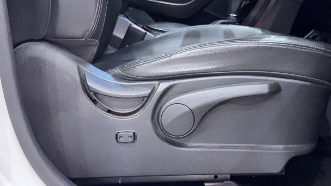 2018 Hyundai Santa Fe Active X, Automatic, 121836 km, Drivers Side Adjustment Panel