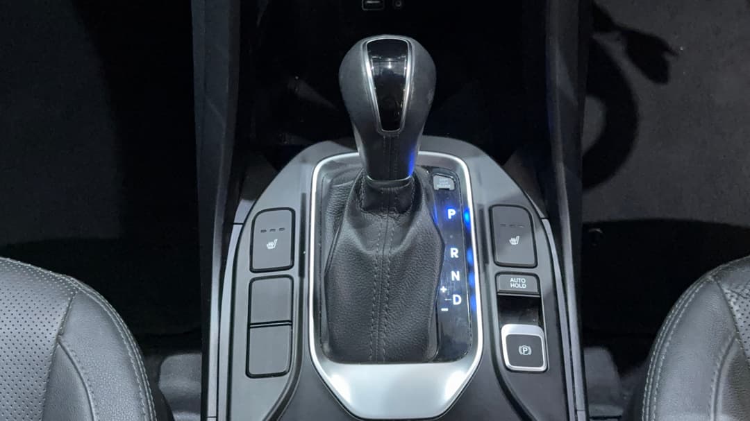 2018 Hyundai Santa Fe Active X, Automatic, 121836 km, Gear Lever 