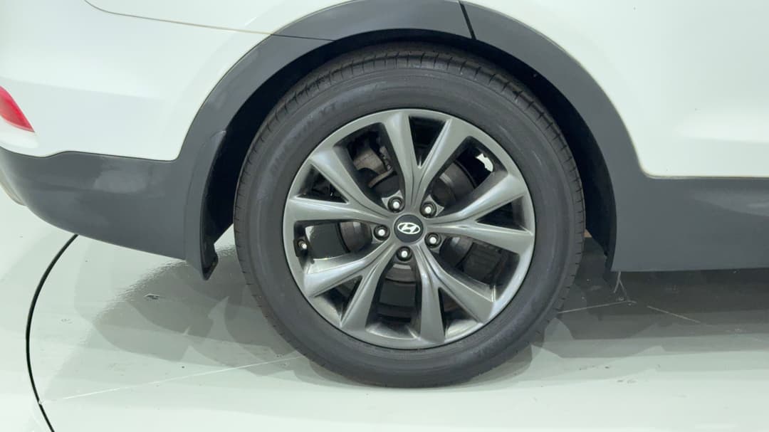 2018 Hyundai Santa Fe Active X, Automatic, 121836 km, Right Rear Wheel