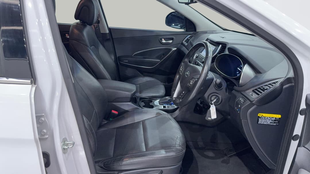 2018 Hyundai Santa Fe Active X, Automatic, 121836 km, Right Side Front Door Cabin View