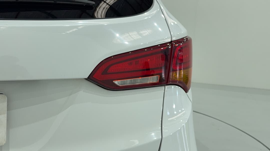 2018 Hyundai Santa Fe Active X, Automatic, 121836 km, Badge (Boot Right Side)