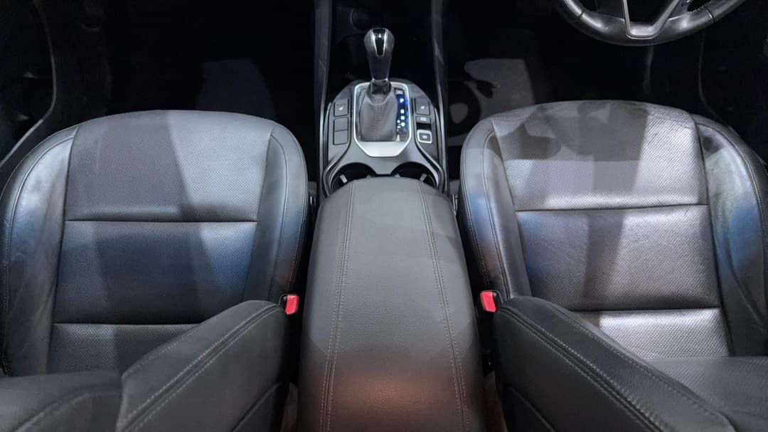2018 Hyundai Santa Fe Active X, Automatic, 121836 km, Center Console
