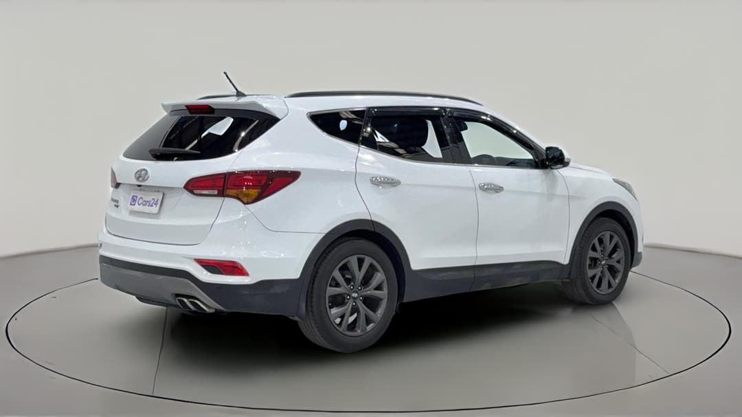 2018 Hyundai Santa Fe Active X, Automatic, 121836 km, Right Back Diagonal (45- Degree) View