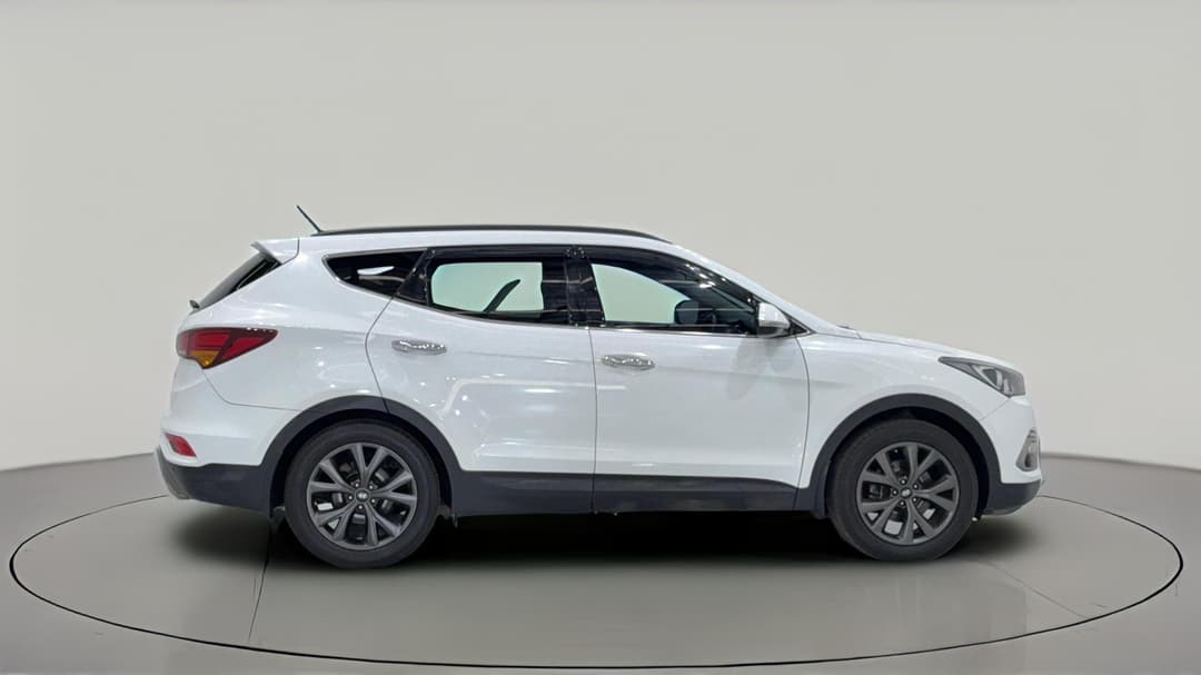 2018 Hyundai Santa Fe Active X, Automatic, 121836 km, Right Side View
